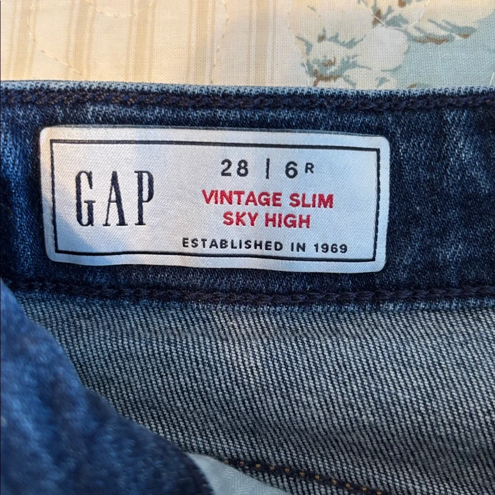 GAP VINTAGE SLIM SKY HIGH DARK WASH JEANS in Size 28/6R - Picture 2 of 7